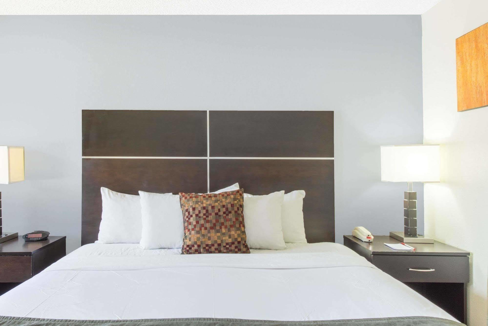 Ramada By Wyndham Albuquerque East Hotel ภายนอก รูปภาพ
