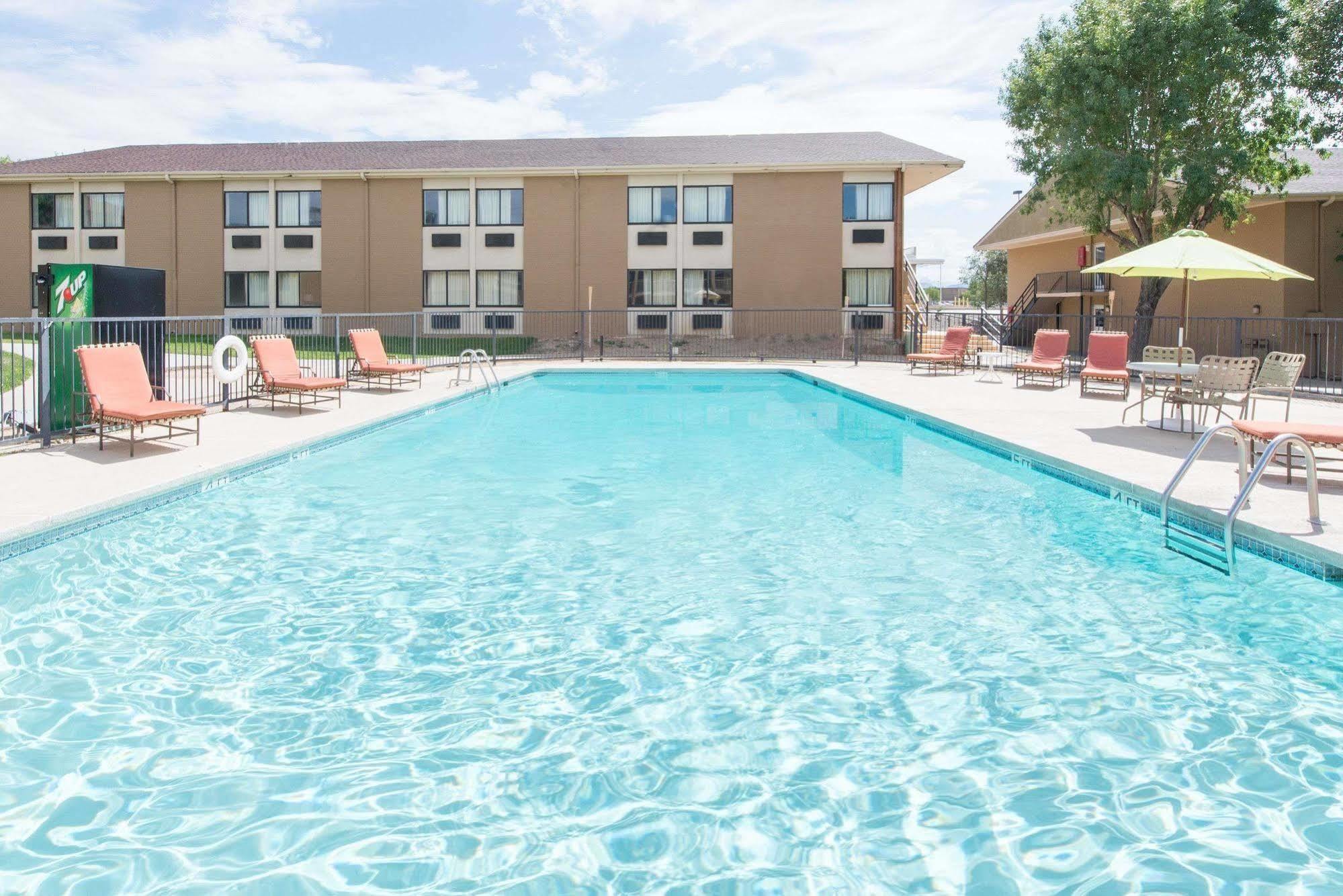 Ramada By Wyndham Albuquerque East Hotel ภายนอก รูปภาพ