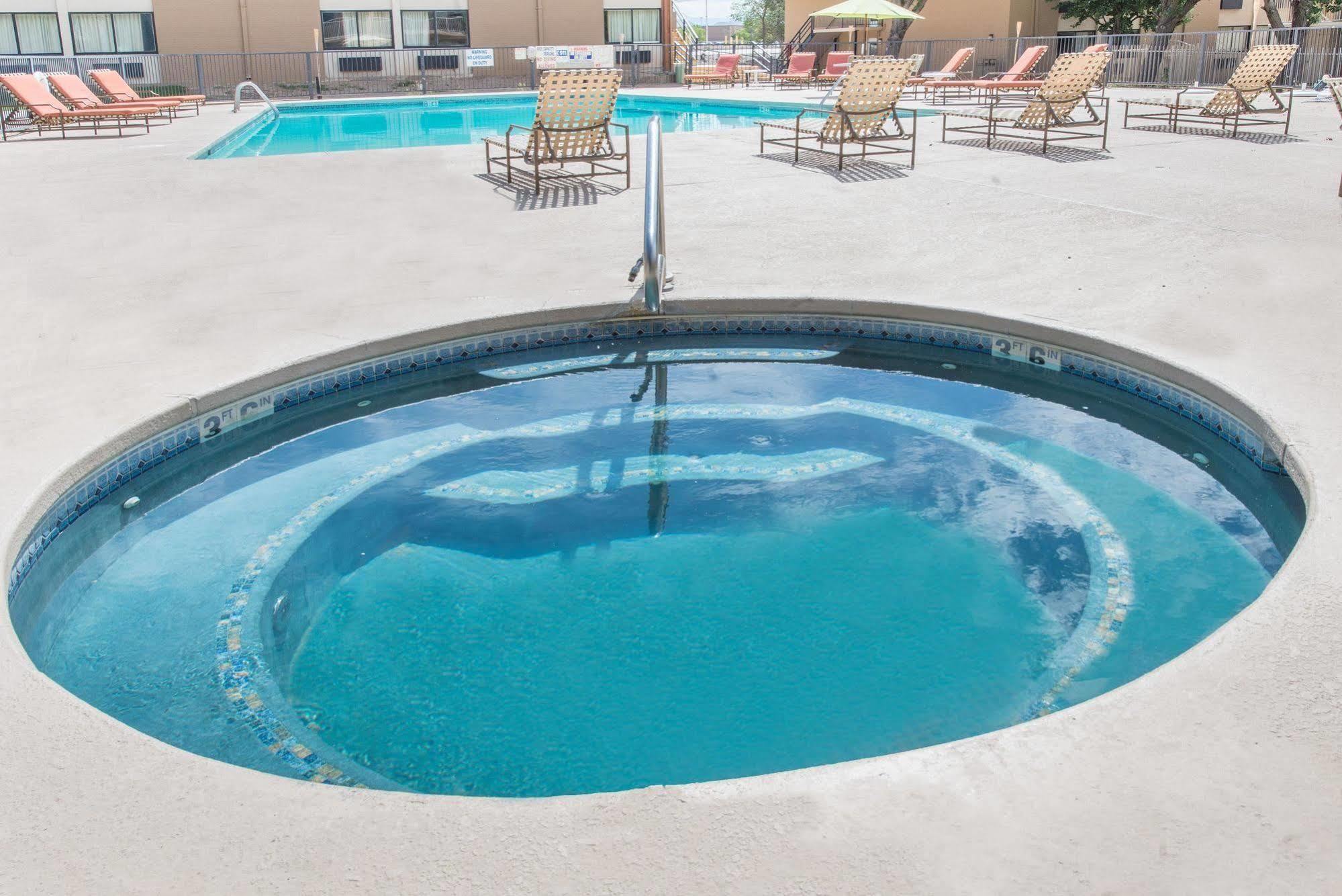 Ramada By Wyndham Albuquerque East Hotel ภายนอก รูปภาพ